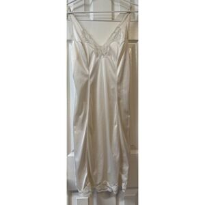Vintage Leggs Full Slip Beige Nylon Lace Trim Size 34 L'Eggs USA Chemise
